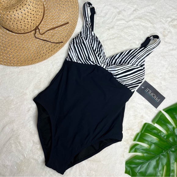 Profile by Gottex Black and White Underwire One Piece Swimsuit - Picture 1 of 9